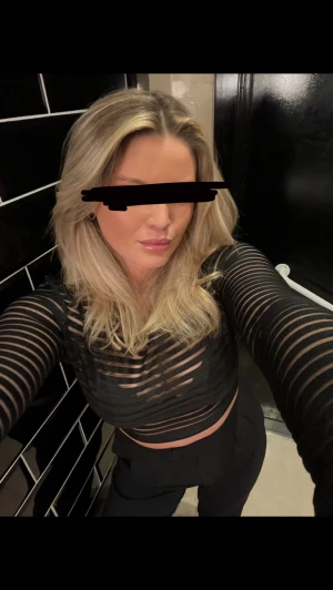 Festopp - Köpt på en liten boutique i Barcelona, skitsnygg till fest!!  Storlek medium men passar XS/S/M