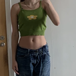Stickad topp - Stickad grön topp/linne. Från shein men bra kvalite. Står storlek m men passar mig som har xs.