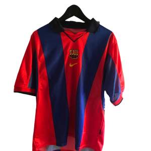 Barcelona tröja storek M/L. Inga fläckar eller hål 