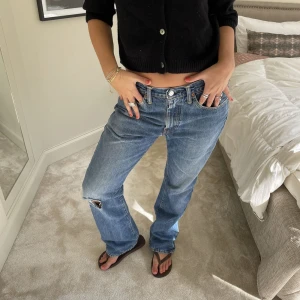 Levisjeans❤️  - Sjukt coola och snygga jeans från Levis 💙låg midja, straight fit och sitter som ett par 501, men modellen heter 514. Passar till allt från söta toppar till stora stickade tröjor🧡köpta för 600kr, säljer för 400💕