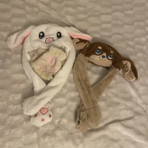 Djurmössor - Kanin mössa med vantar och en hund mössa.