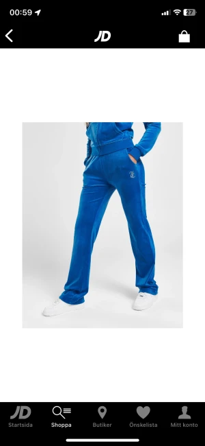 Blå juicy byxor  - Hej säljer nu mina blåa juicy byxor dom är helt oanvända och lappen sitter fortfarande kvar då dom är alldeles förstora för mig som är ugnefär 172 cm lång. 