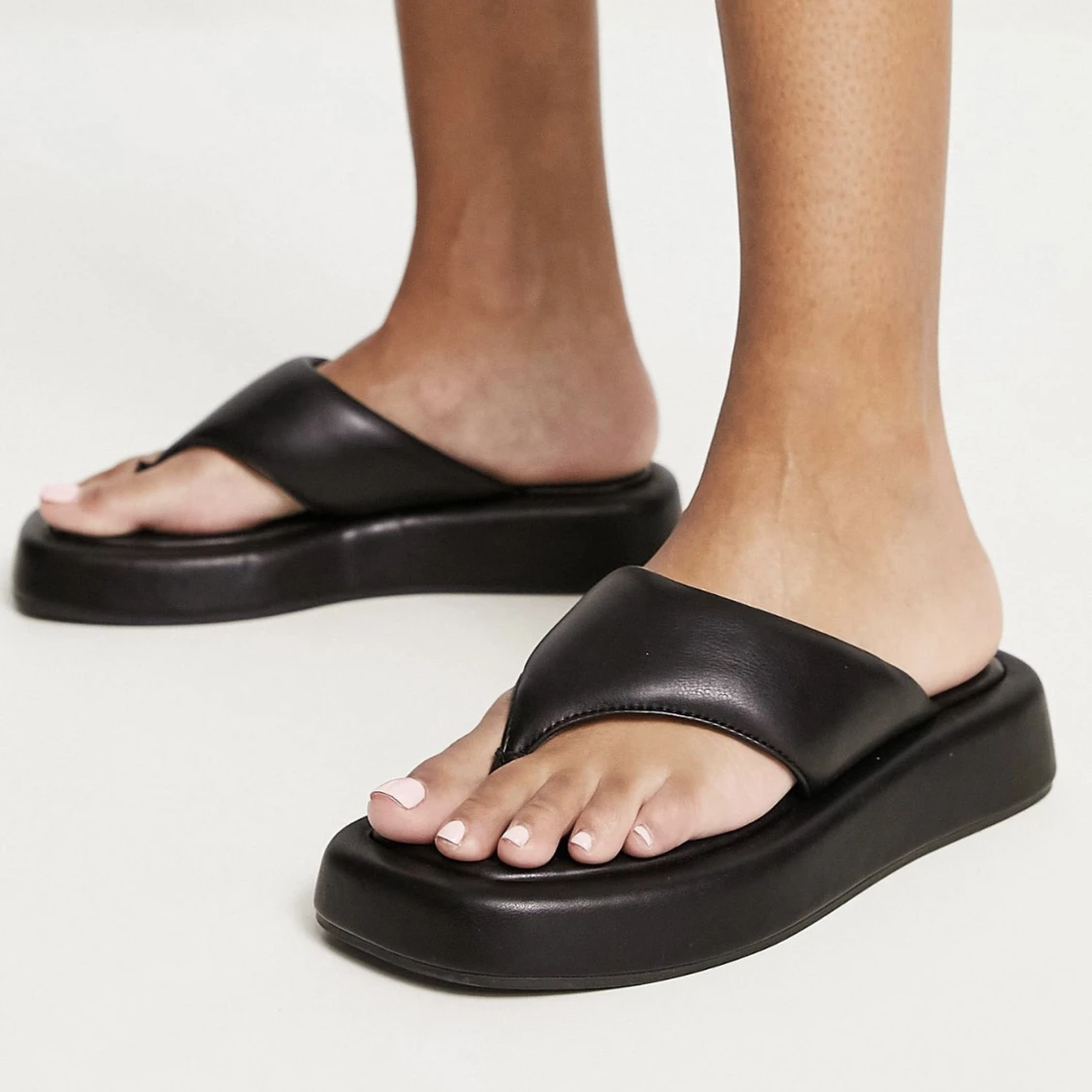 Helt nya slutsålda tofflor från ASOS