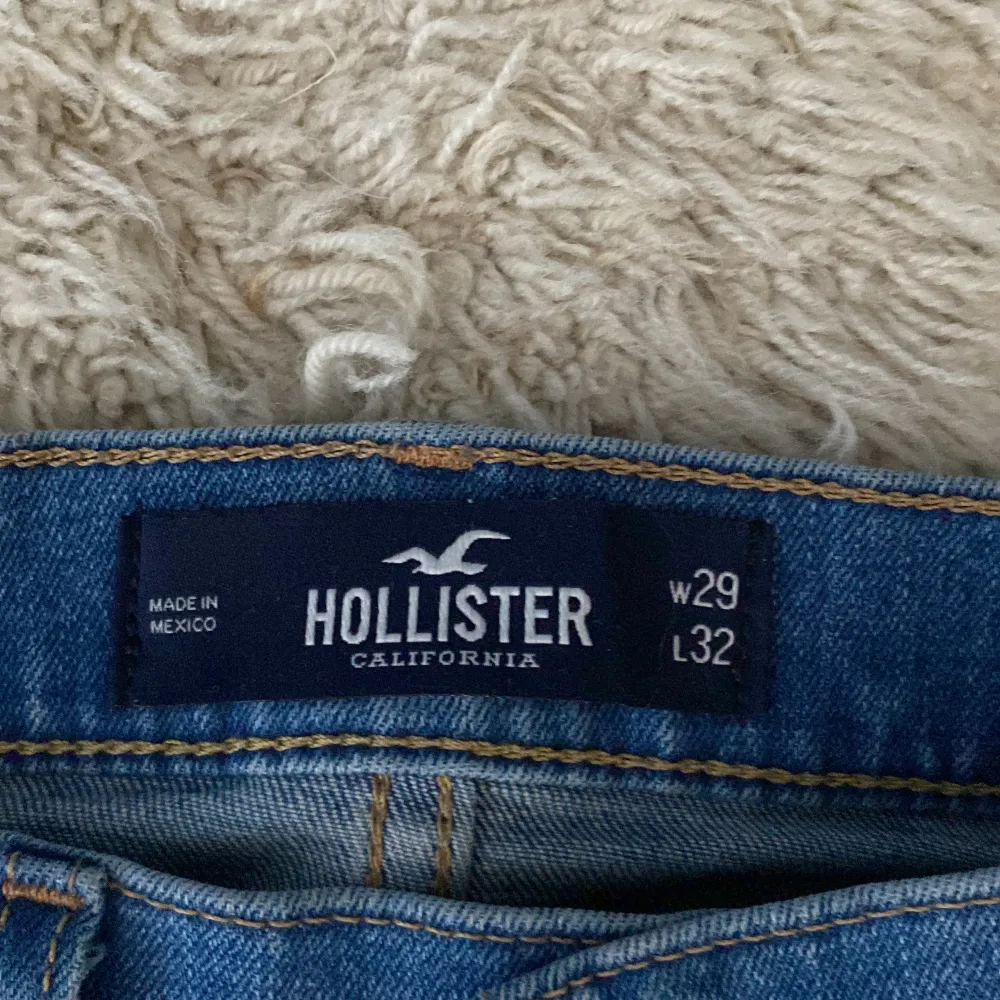 Riktigt fina Hollister jeans säljes. Nyskick. Jeans & Byxor.