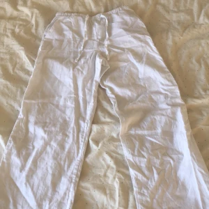 Linnebyxor - Säljer dessa superfina linnebyxor, det är bara använda några gånger, de har inga defekter! Kom privat för frågor❣️