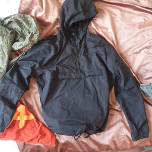 Anorak från HM  - Mens clothing but worsk just as well for women 