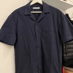 Zara skjorta - Skjorta från zara, endast använd en gång. Storlek: S