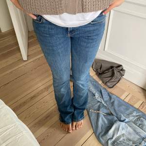 Så fina zara jeans, slutsålda!!❤️ köpare står för frakt 🩷
