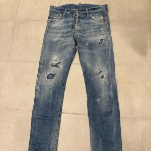 Dsquared2 Jeans - Strl 46 helt ok skick, inga returer och köparen står för frakt