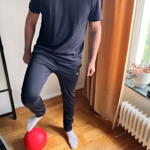 Pumabyxor - Säljer mina svarta puma byxor!   I använt skick men fräscha. Storlek M