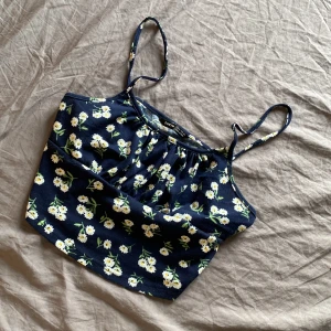 blommig  - Kommer inte till användning 