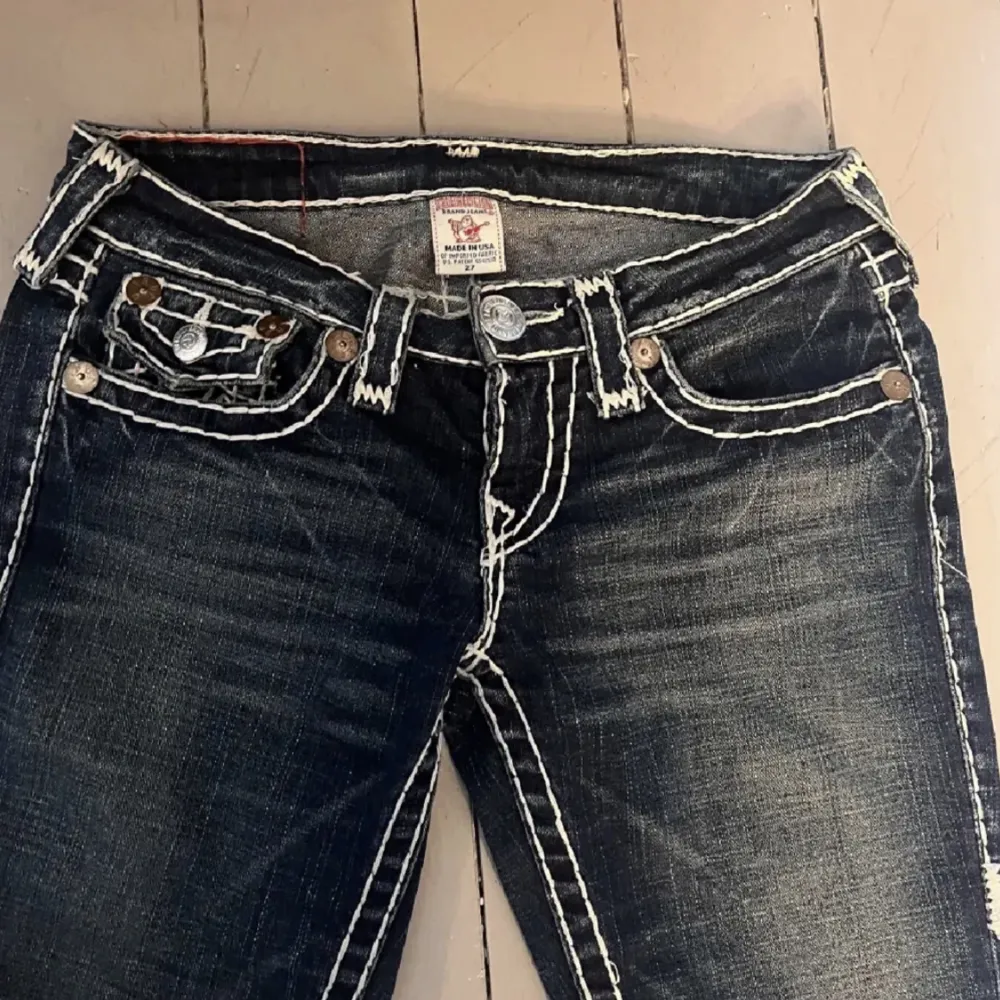 Säljer snygga true religion jeans eftersom de inte kommer till användning💗(lånade bilder). Jeans & Byxor.