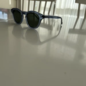 Solglasögon  - Säljer nu mina sprillans nya sayless solglasögon, då jag har egna glasögon med styrka i. 