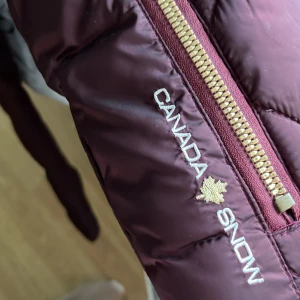Damjacka, Canada snow  - Gör plats i garderoben, jättefin jacka som jag använt 3 gånger. Inga slitningar eller hål 