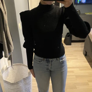 svart NA-KD tröja  - fin tröja från na-kd💗