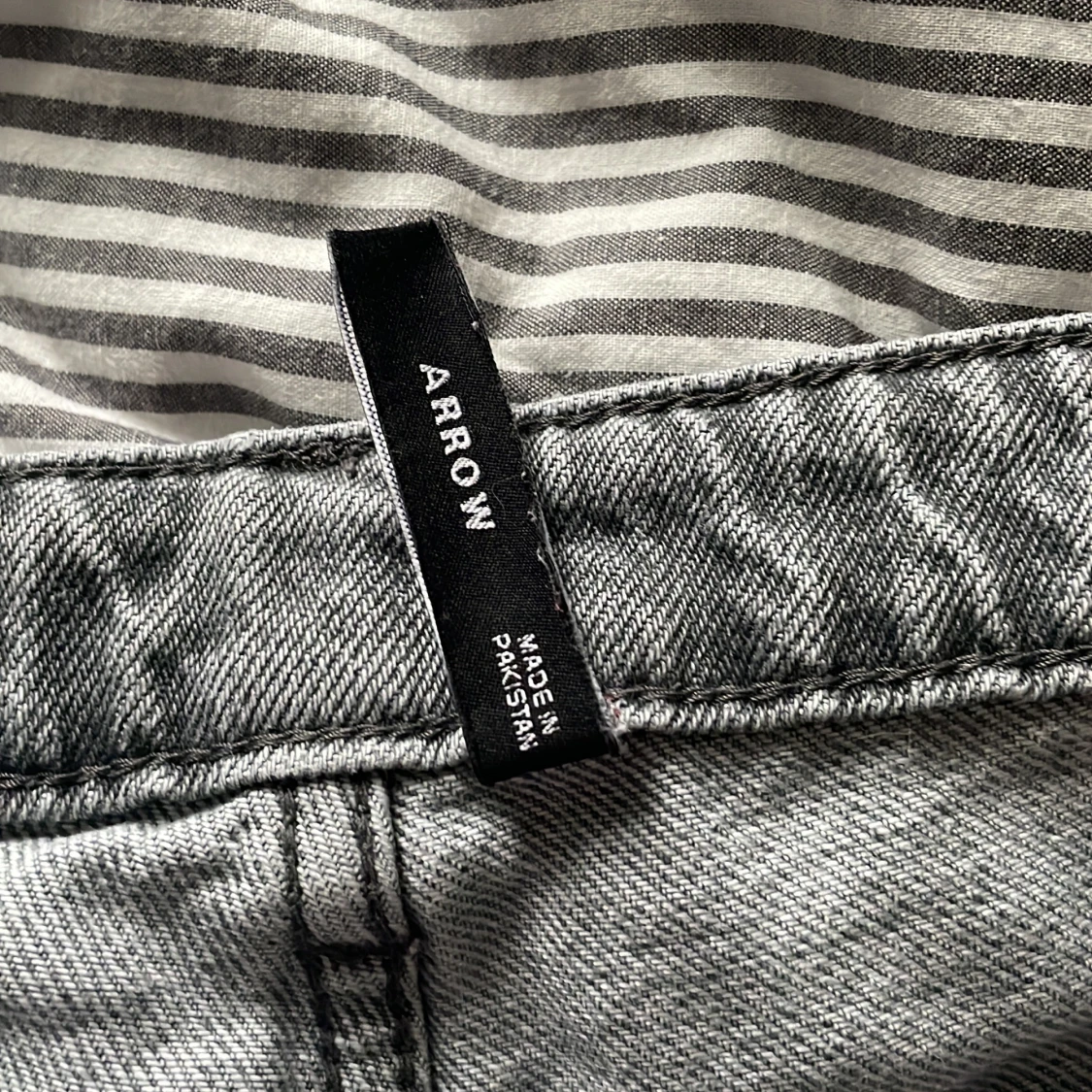 Gråa lågmidjade jeans  - 91