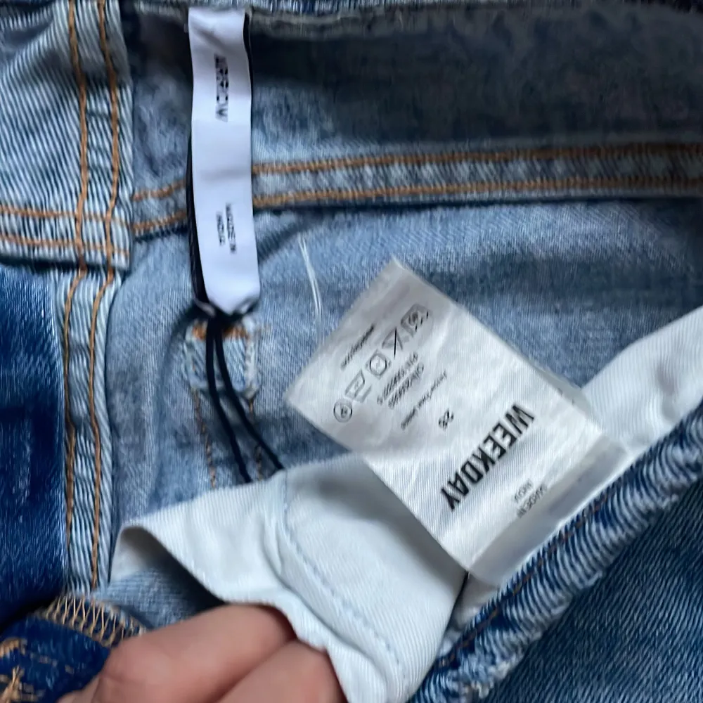 Super snygga trendiga Low waist jeans säljer pga att dem är för små, nypris 600💗. Jeans & Byxor.