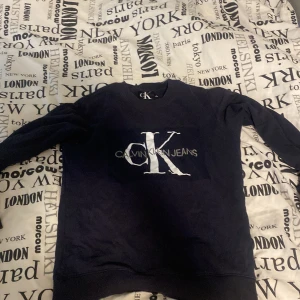 Calvin klein sweatshirt  - Väldigt fräsh Calvin Klein tröja 