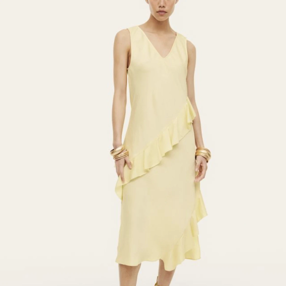 Gul volang-klänning