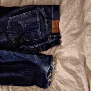 Jättesnygga jeans som passar för alla. Ditter som M eller 32/32. Hör av om ni har funderingar 😊