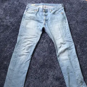 Blåa Levis 501 jeans Storlek 34/32