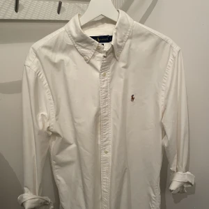Skjorta Ralph lauren slimfit  - Skjorta från Ralph lauren, slimfit. Storlek large 