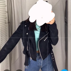 Jacka - Säljer min jacka som jag köpte för ungefär 2 år sen men jag använt bara några gånger, bra skick. Köpte den på pull&bear för 359 så säljer för 150