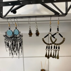 Örhängen - Örhängen 75 kr per par💖