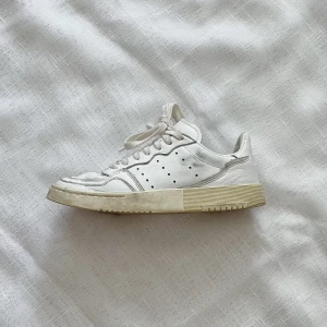 Adidas Supercourt - Slit-skor, en del av adidas original familjen