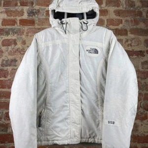 Northface jacka - Skitsnygg vintage northface jacka💗 Pris kan diskuteras vid snabb affär💗