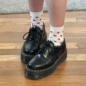 Dr martens 8053 - Säljer mina helt nya dr martens 8053 quad. Oanvända och i originalförpacking ! Köptes för 1899kr