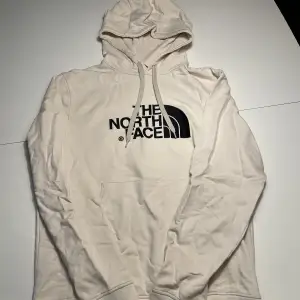 Säljer min north face hoodie då jag inte använder den längre 