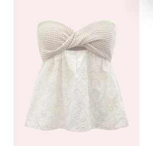 Shein bandeau topp - En jättefin topp från shein som inte är använd bara provad, passar perfekt till sommaren, säljer återigen eftersom köparen slutade svara när jag skulle posta så strunta i gamla budgivningen säljer för 100kr💕