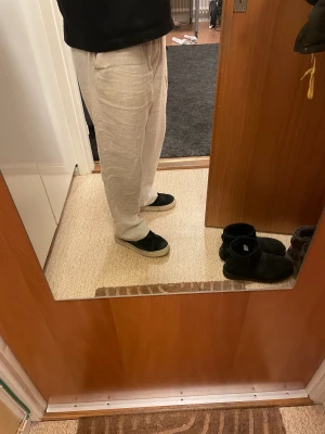 Linnebyxor - Säljer ett par linnebyxor från House Of Sthlm. Bara använda ett fåtal gånger. Nypris 649kr