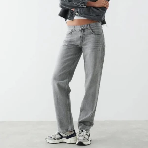 Jeans - Hej! Säljer dessa low Waits jeans från Gina Tricot då de inte kommer till användning. Endast använda 2 gånger. Nypris 499kr