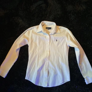 Ralph lauren skjorta - Vit ralph lauren skjorta i storleken S