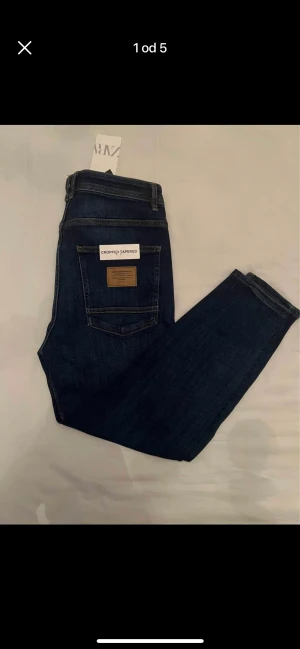 ZARA MAN JEANS, CROPPED TAPERED - Srorlek: 44 USA:34 Nya jeans