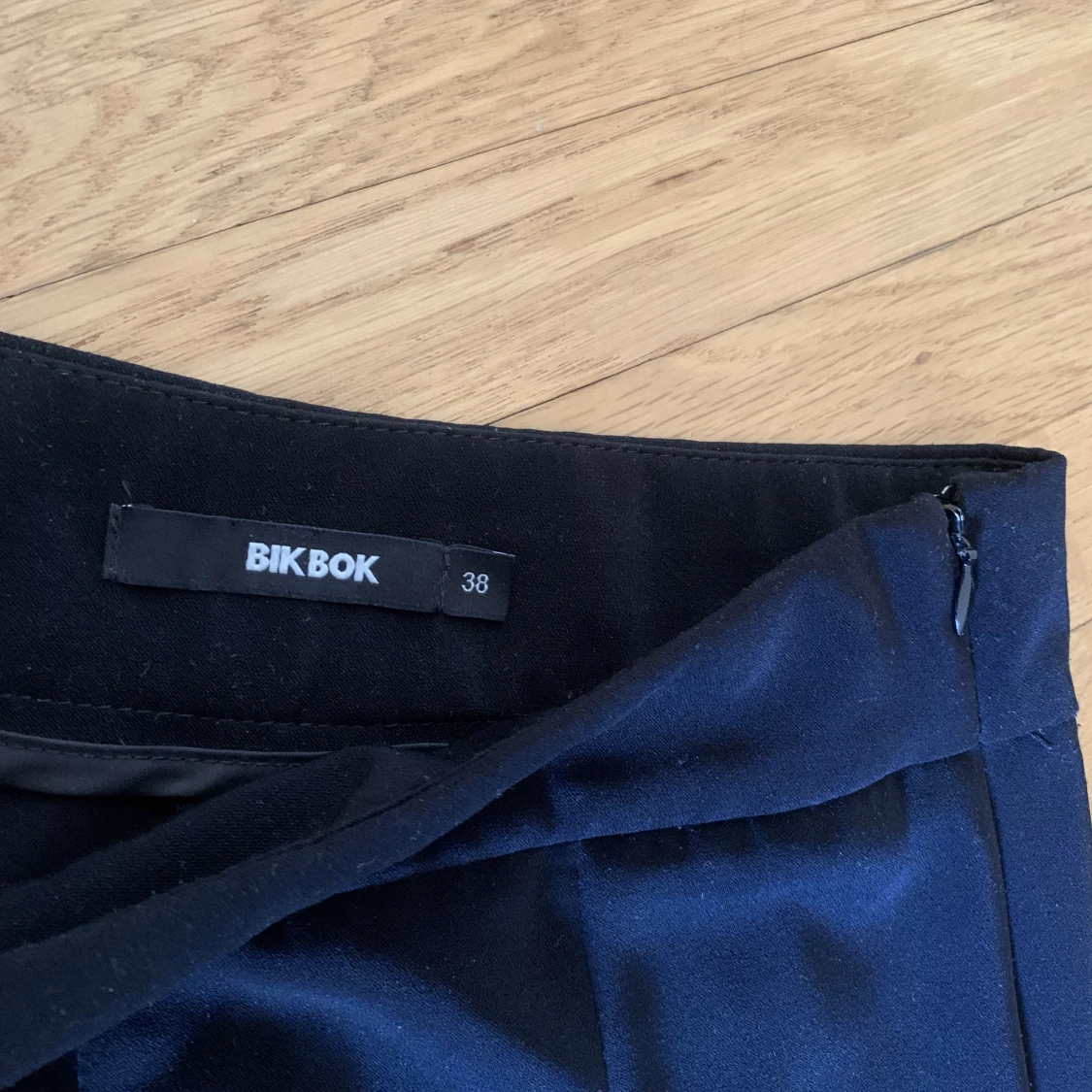 Bikbok kostymbyxor - 90