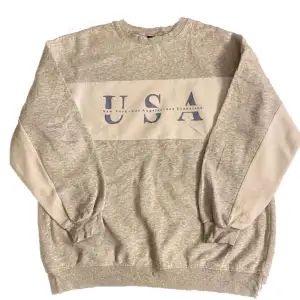 ✅ Vintage Sweatshirt                                                            ✅ Size: Small                                                                                           ✅ Condition: 10/10 