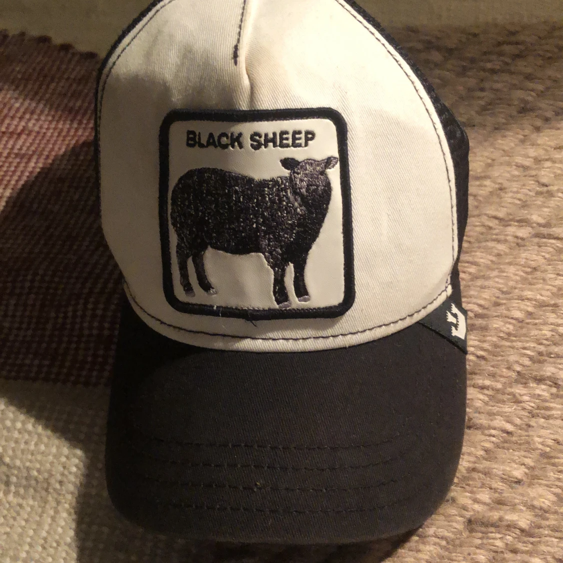 Tricket keps real black sheep 