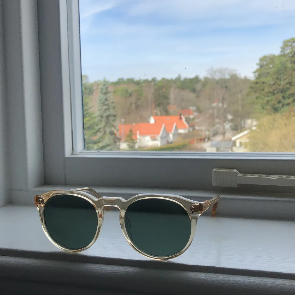 Handgjorda solglasögon från Raen. Nypris 2000kr. Accessoarer.