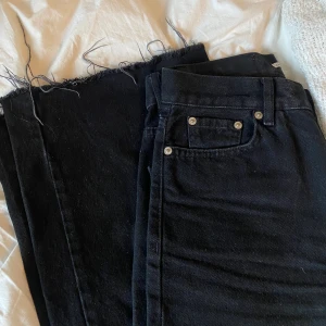 Wide leg jeans - Sitter som S och är till marken för mig som är ca 162 😇