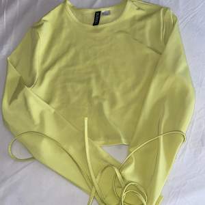  Neon longsleeved top from H&M 