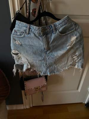 Snygg snygg jeans kjol från hollister!