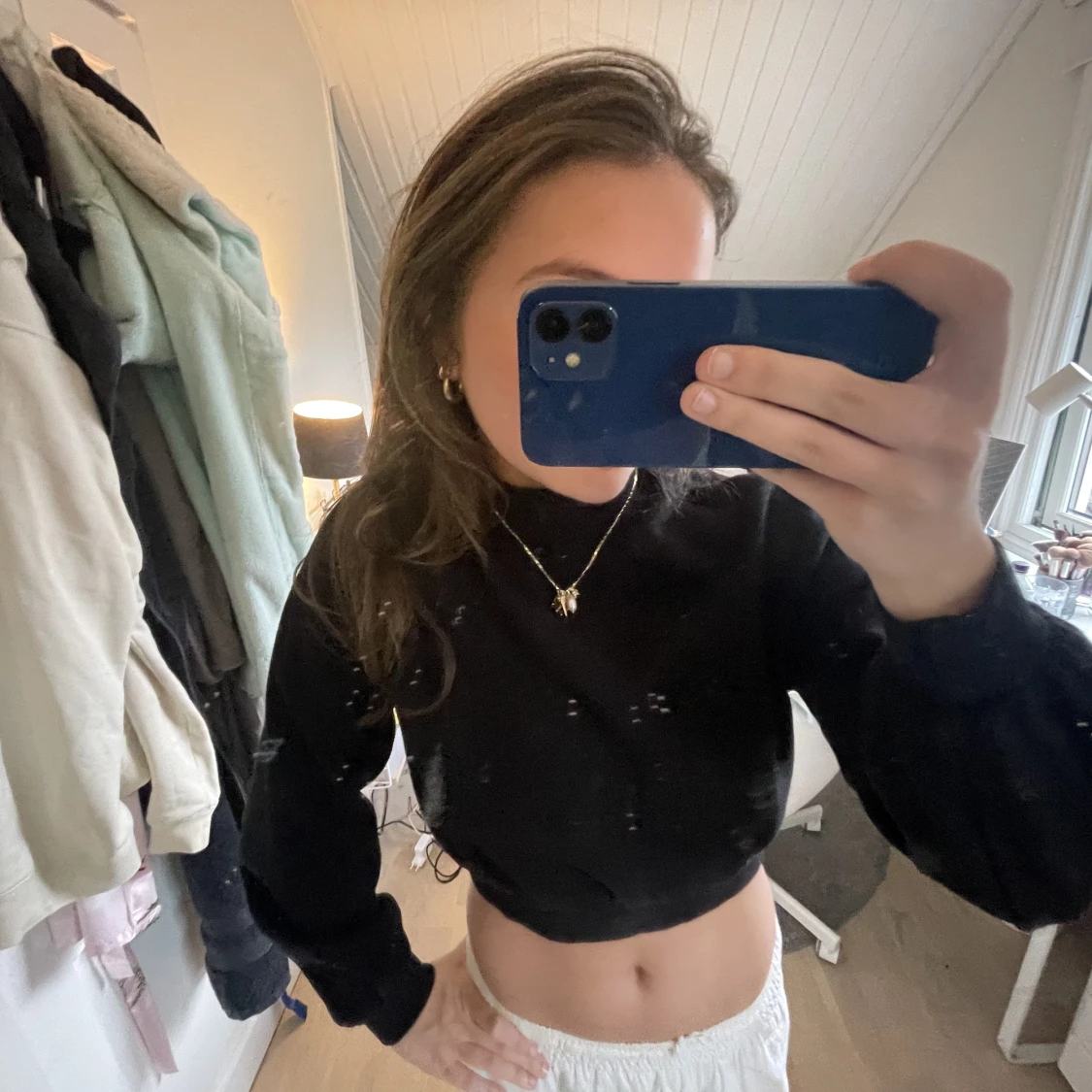 Croppad svart tröja 