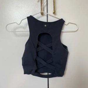 Topp - Svart träningstopp från SOC kan även användas som vanlig topp då det är bomull.