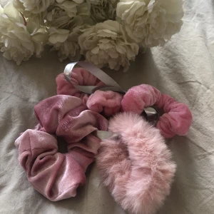 Scrunchie - Rosa scrunchies!! 4 st 20kr för alla