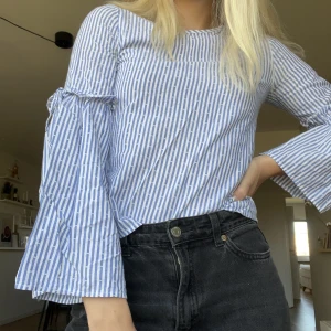 Somrig blus - En somrig blus i fint skick