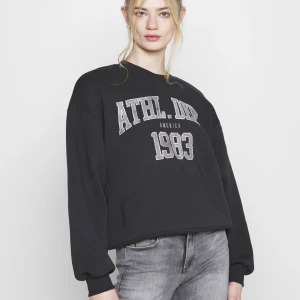 Sweatshirt - Snygg sweatshirt från Gina Tricot som inte används längre. Supersnygg och skön