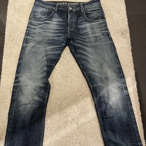 Jack and Jones jeans - Bra skick kom dm för fler frågor